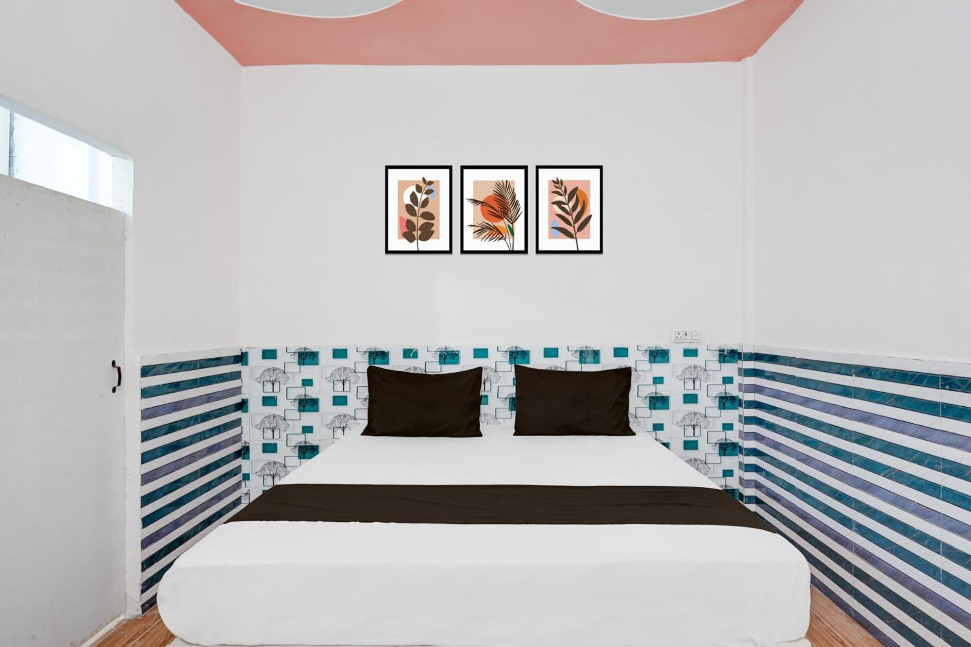 Hotel O Golden Bird Ноида Екстериор снимка