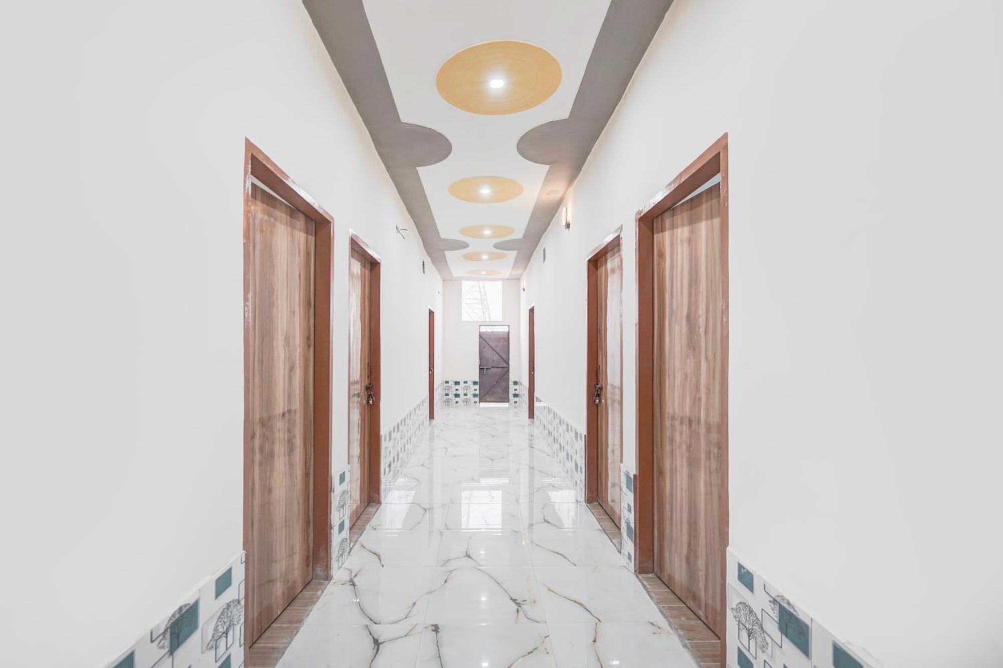 Hotel O Golden Bird Ноида Екстериор снимка